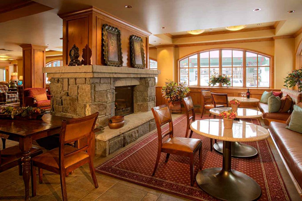 lobby-breakfast-at-lodge-tower
